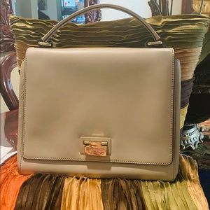 Kate spade bag looks new , including dust bag tan color gorgeous 👋😁